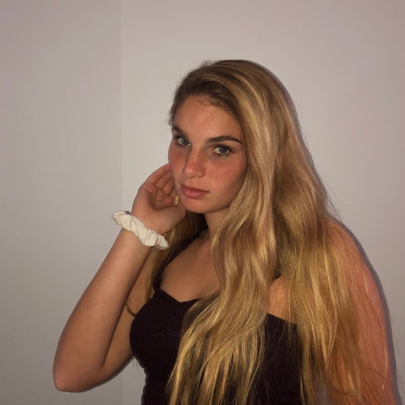 Madi Daddona - Poshmark Profile Picture of Madi Daddona (@madidaddona) on Poshmark