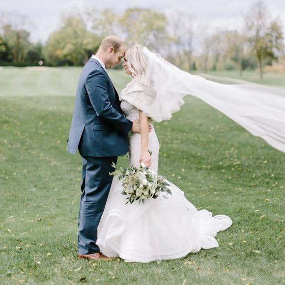 Profile Picture of Leah Locke (@leah9828) on Poshmark