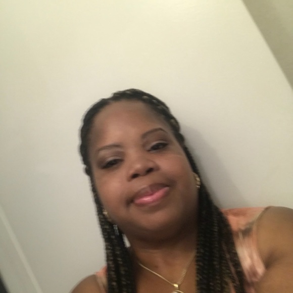 Profile Picture of Diane Daniels (@dd38983) on Poshmark