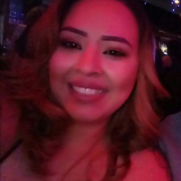Profile Picture of Amanda Cota (@vera1125) on Poshmark