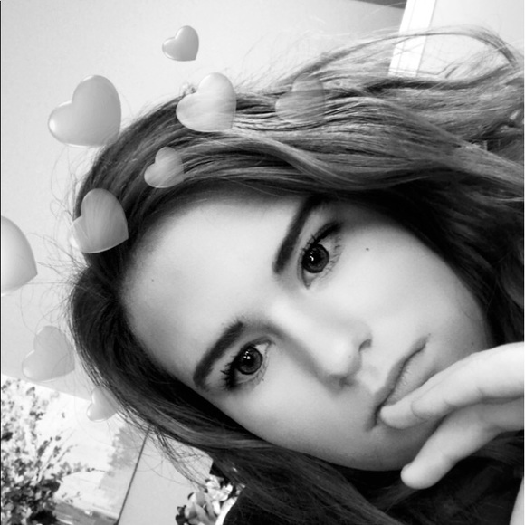 Profile Picture of Katelyn Holub (@katelynholubb) on Poshmark