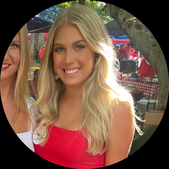 Profile Picture of Mackenzie Byrd (@kenzie0154) on Poshmark