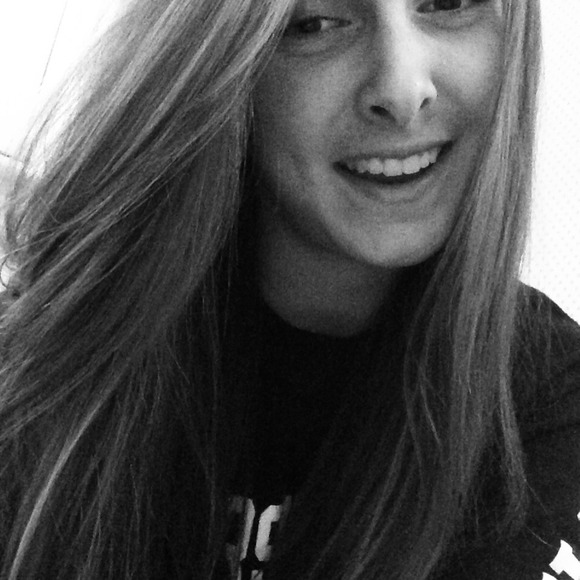 Profile Picture of Gianna Pezzulo (@giannapezz) on Poshmark