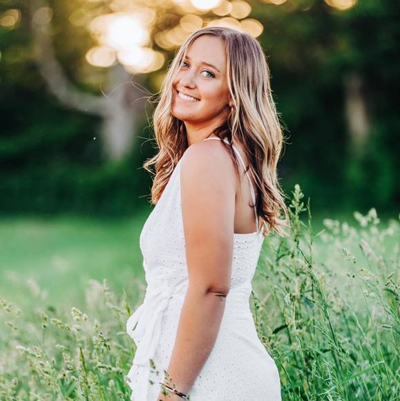 Profile Picture of Julia Lindwall (@julialindwall) on Poshmark