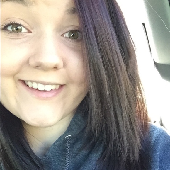 Profile Picture of Sidney Mclaughlin (@sidneyraem) on Poshmark