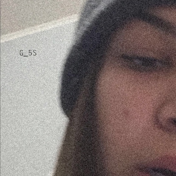 Profile Picture of Hazel Ray (@hazelrayyy) on Poshmark