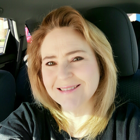 Profile Picture of Tiki Simmons (@bamamom2) on Poshmark