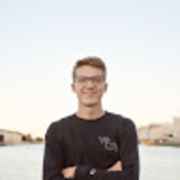 Profile Picture of Matthew Royce (@roycily) on Poshmark