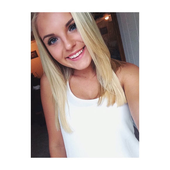 Profile Picture of Bobbie Stevenson (@bobbiestevenson) on Poshmark