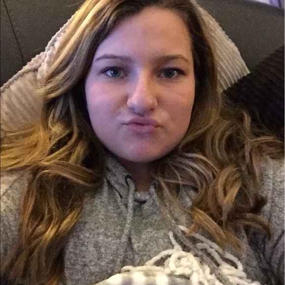 Profile Picture of Payton Kielblock (@payton94) on Poshmark