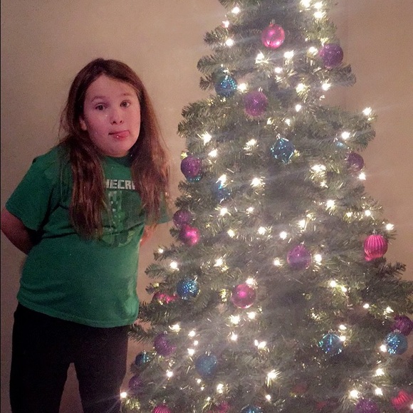 Profile Picture of Jamie Steele (@jamiesteele89) on Poshmark