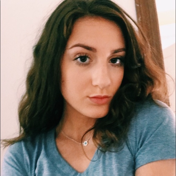 Profile Picture of Jessica Malueg (@ariel_2003) on Poshmark