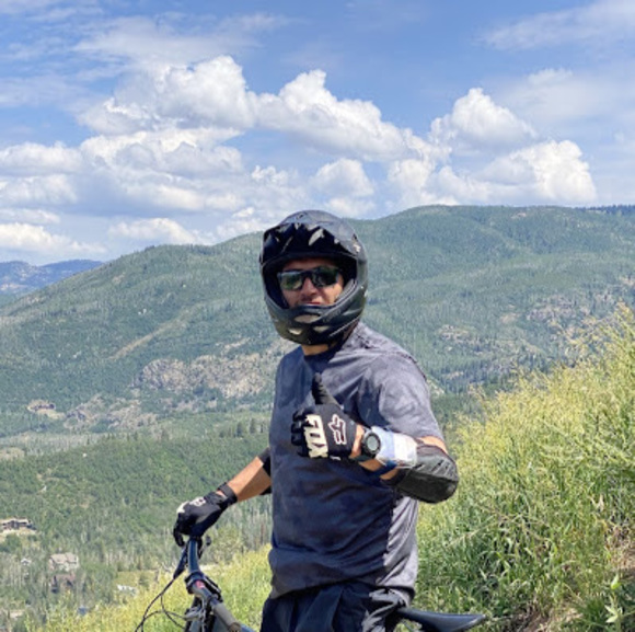 Profile Picture of Eli Zoback (@zoback) on Poshmark