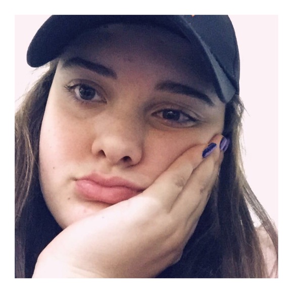 Profile Picture of Maya Cook (@maya_cook09) on Poshmark