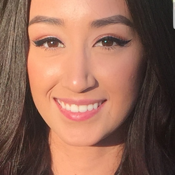 Profile Picture of Jacqueline Constante (@jacquelineconst) on Poshmark