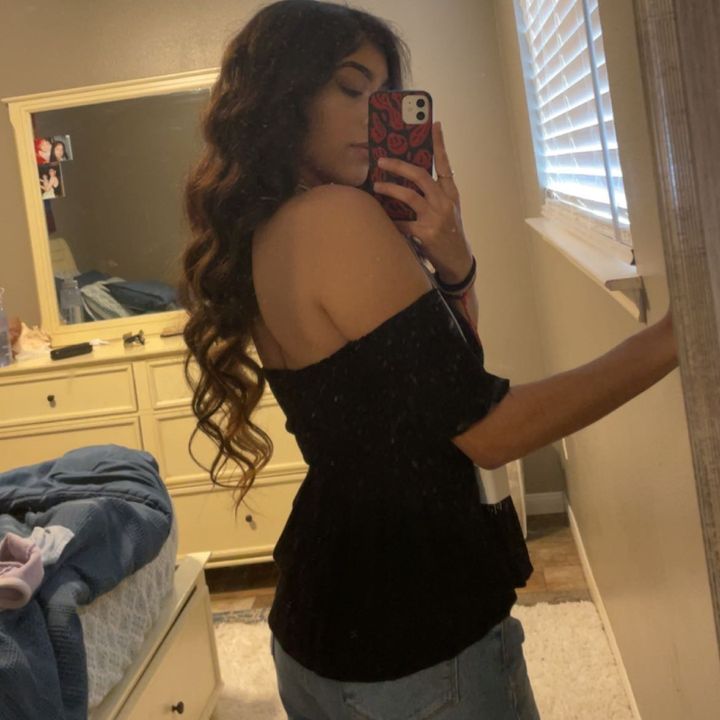 Profile Picture of clarissareyna (@@clarissareynaa) on Tiktok