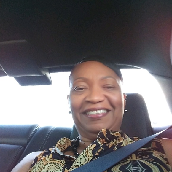 Profile Picture of Sheila Harvey (@leeckey) on Poshmark