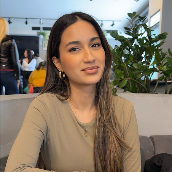Profile Picture of Fatima Maksoud (@fatimaksoud) on Poshmark