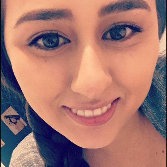 Profile Picture of Audrey Okeefe (@audreyokeefe) on Poshmark