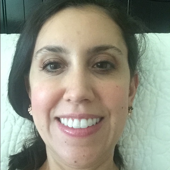 Profile Picture of Amy Cabbabe (@docduostl) on Poshmark