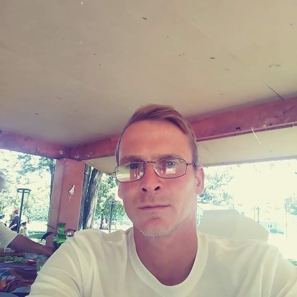 Profile Picture of Eric Cramblett (@ericcramblett) on Poshmark