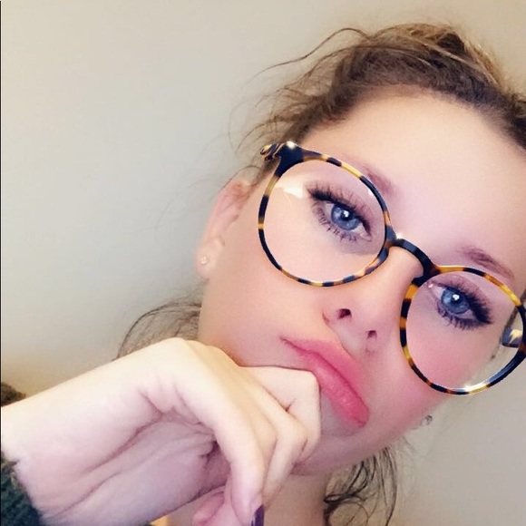 Profile Picture of Jillian Alexander (@jillychaya) on Poshmark