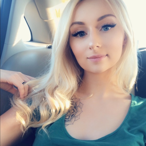 Profile Picture of Emily Hanken (@emilyhanken) on Poshmark