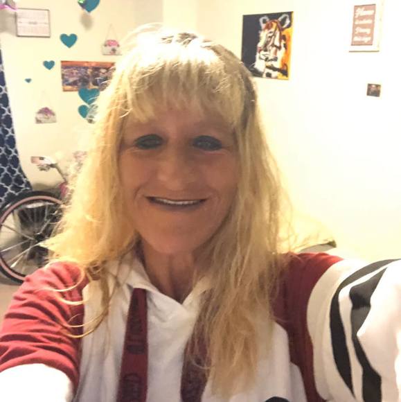 Profile Picture of Delores Hennicke (@mommadee2011) on Poshmark