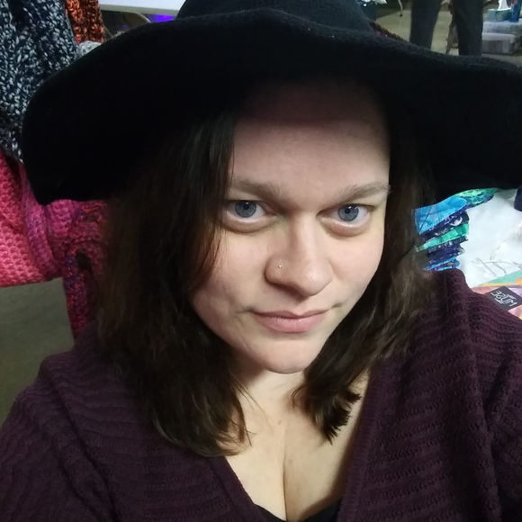 Profile Picture of Julie White (@jwhite2583) on Poshmark