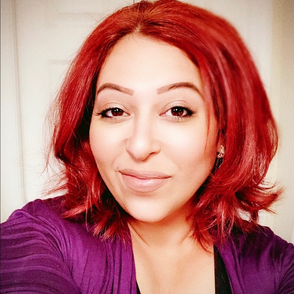 Profile Picture of Melinda Zarraga (@castrolily15) on Poshmark