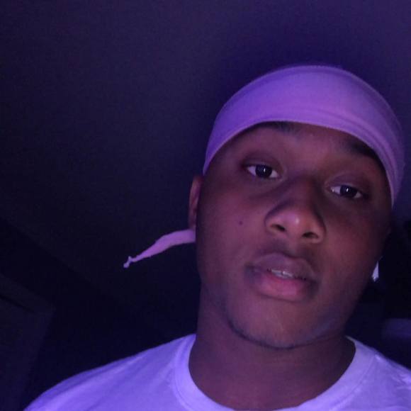 Profile Picture of Stephon Mcglaun (@stephon04) on Poshmark