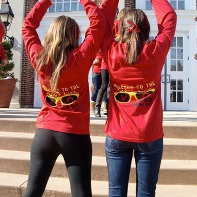 Profile Picture of Julia Marcus (@JuliaMarcus330) on Twitter