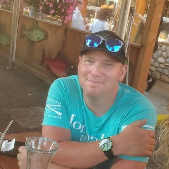 Profile Picture of Brien Savey (@briensavey) on Poshmark