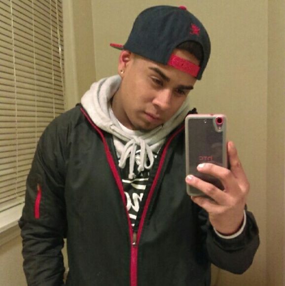 Profile Picture of Gilbert Lorenzo (@ayogillyy) on Poshmark
