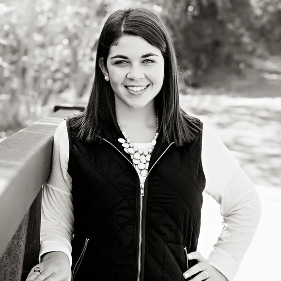 Profile Picture of Maddie Pontrelli (@mpontrelli) on Poshmark