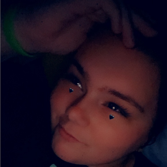 Profile Picture of Tyler sue Windham (@tylersue2) on Poshmark