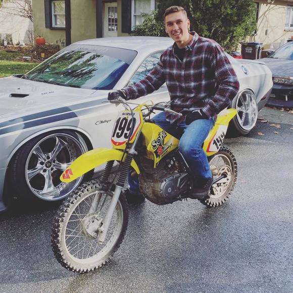 Profile Picture of Andrew Danchuk (@its_andyy) on Poshmark