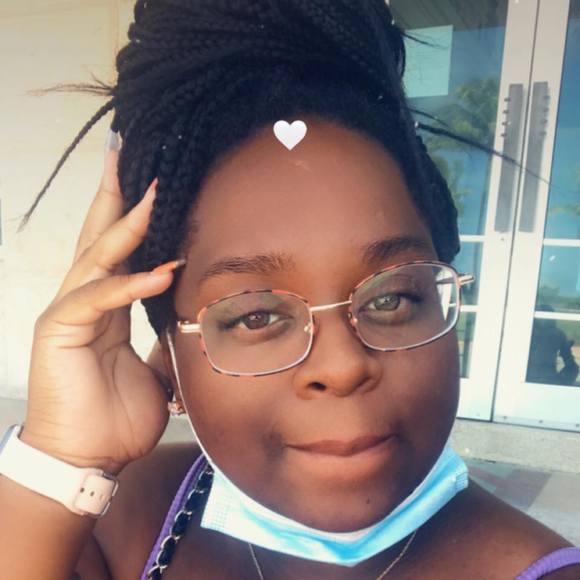 Profile Picture of Haley Harmani (@hsims29) on Poshmark