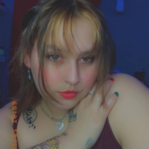 Profile Picture of Shaylinn Rodriguez (@shaybinks) on Poshmark