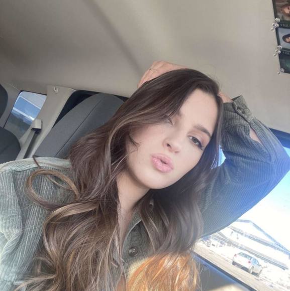 Profile Picture of Katie Nicolle (@katiecrittall) on Poshmark