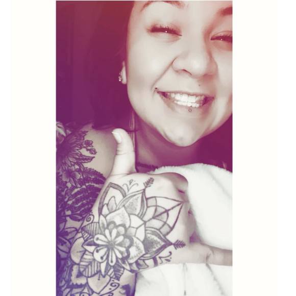 Profile Picture of Mckenna Pyawasit (@mpyawasit96) on Poshmark