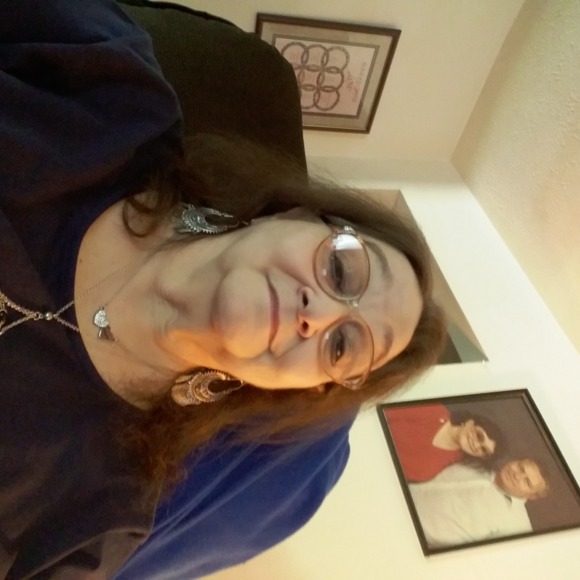 Profile Picture of Debra e Blevins (@debrablevins9) on Poshmark