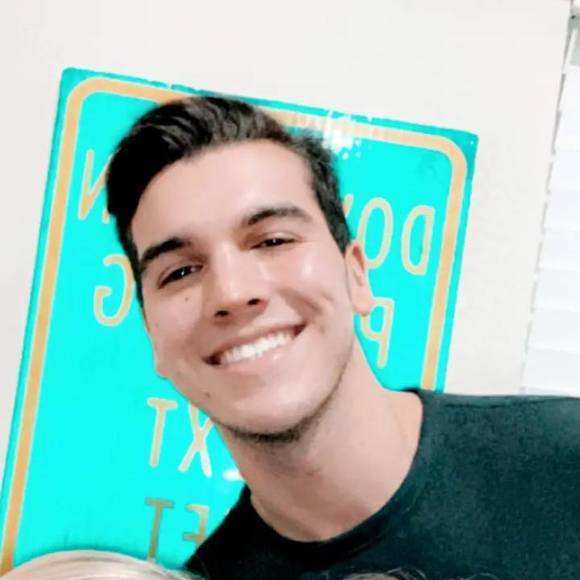 Profile Picture of Daniel Beuses (@danieledwarddd) on Poshmark