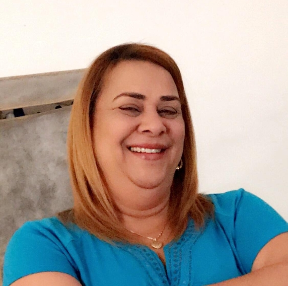 Profile Picture of Edna Navedo (@ednamaldo13) on Poshmark