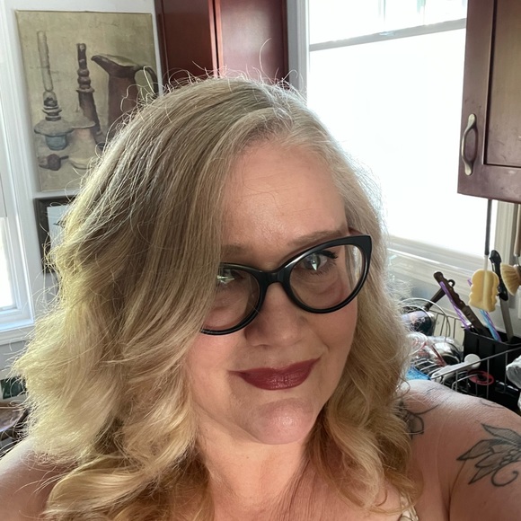 Profile Picture of Tamora Schoeneberg (@tamora_s) on Poshmark