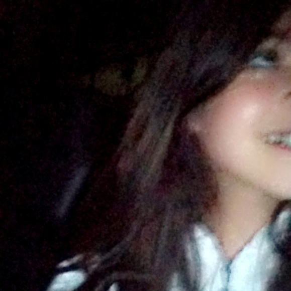 Profile Picture of Noel Burcham (@noel_b22) on Poshmark