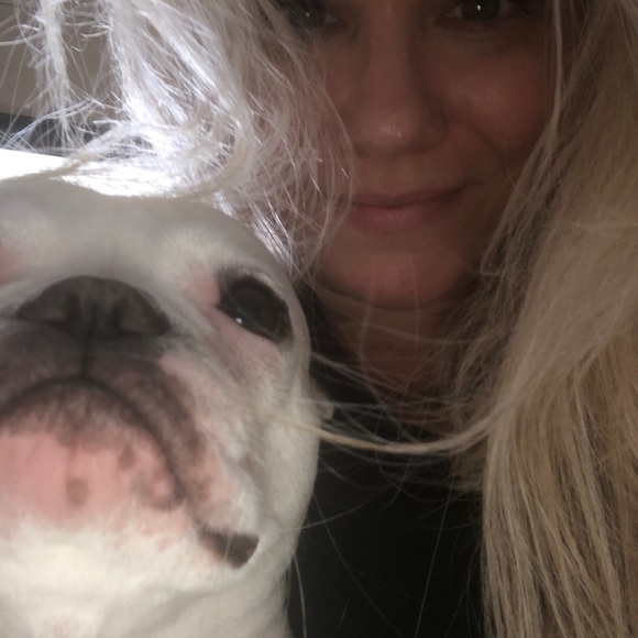 Profile Picture of Tammy Schultz (@vanillafrenchie) on Poshmark