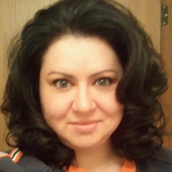Profile Picture of Sherry Krepfle (@roxierosie) on Poshmark