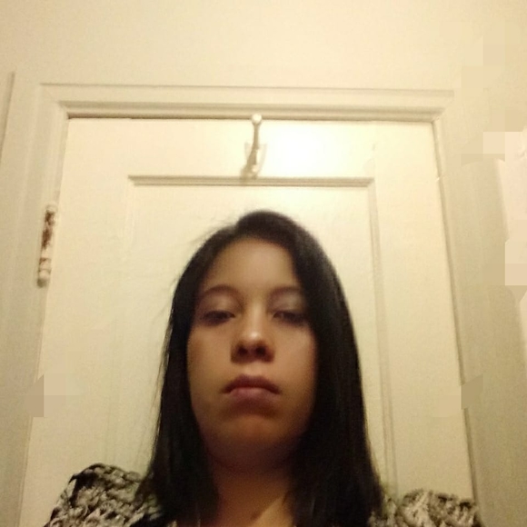 Profile Picture of Manuela Aldaba (@aldaba754) on Poshmark