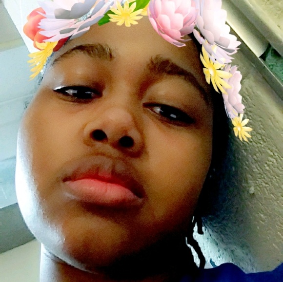 Profile Picture of Destiny Trowell (@dtrowell17) on Poshmark